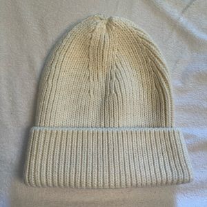 Never worn GAP beanie off white